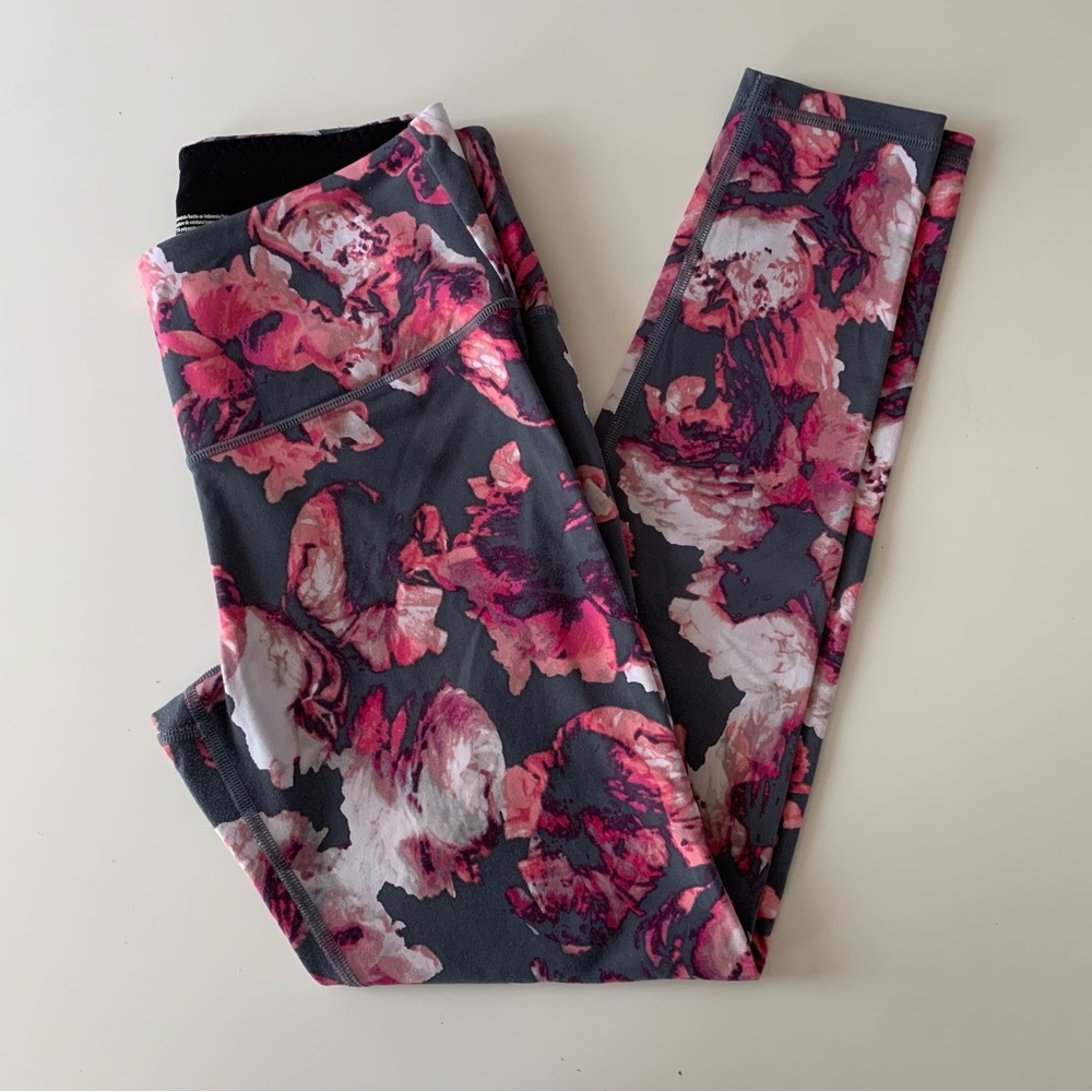 Victoria’s Secret sport knockout tight leggings gray tease floral print small